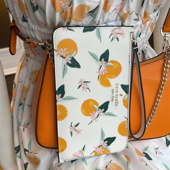 Kate Spade Lucy Orange Toss Printed Medium L-Zip Wristlet
Cream Multi
NWT - Picture 12 of 16